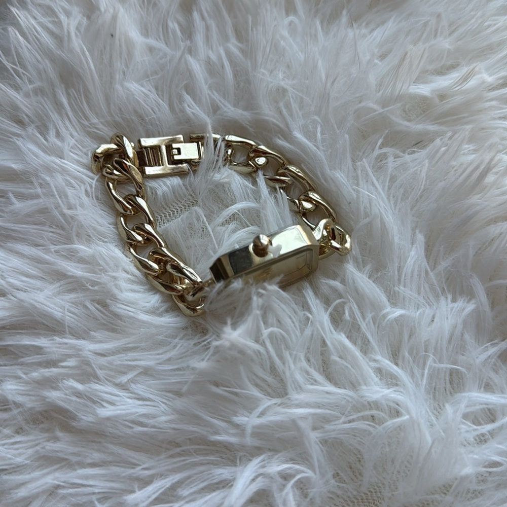 Gold Chain Watch - Picture 4 of 14